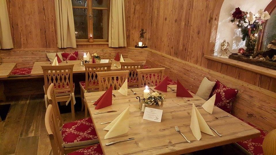Gasthof Erzherzog Rainer - Zimmer Und Ferienwohnung Kössen Buitenkant foto